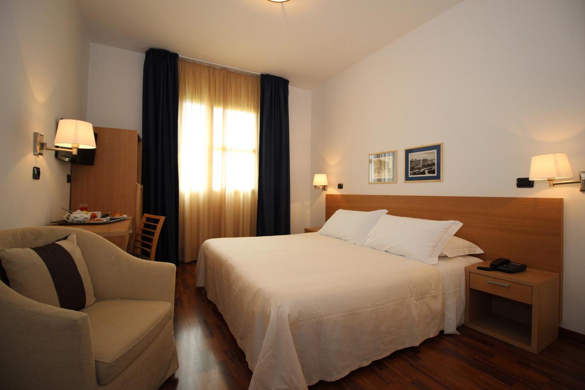 Standard Double or Twin Room,1040176486:JPEG
